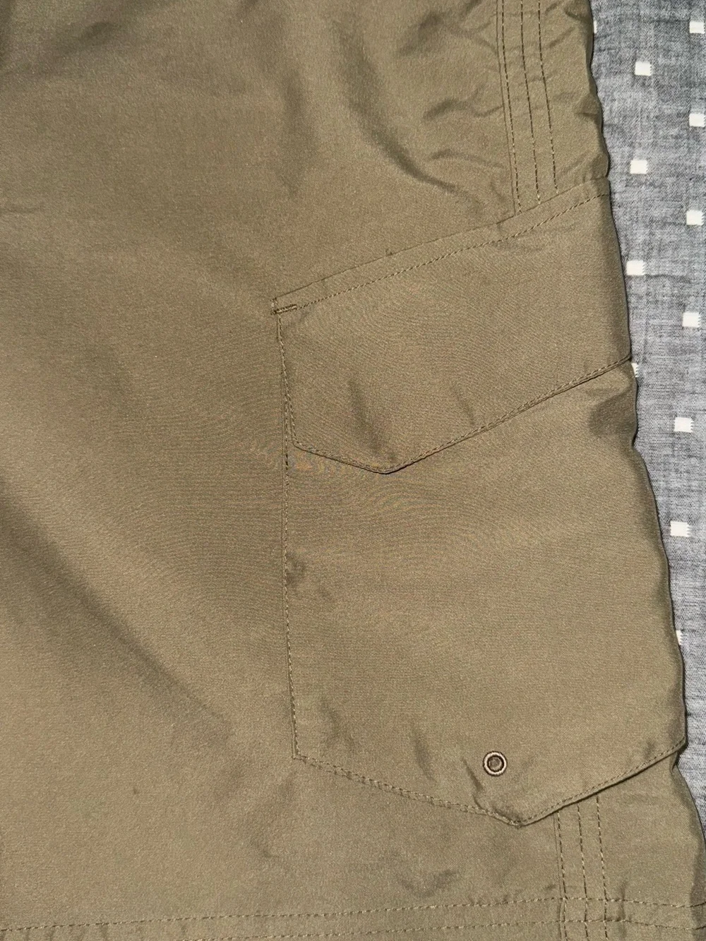 Magellan Outdoors Men’s Olive Green/Khaki Cargo Shorts Hiking/Fishing Size 42